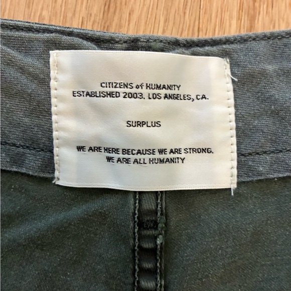 Citizens Of Humanity Raw Hem Fatigue Short
NEW! Size 33 - Made in USA - Picture 4 of 5